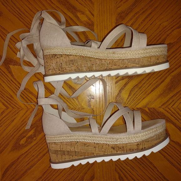 Tandice Lace up Platform Wedge - Picture 3 of 9